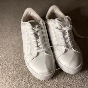 NEW! Steve Madden White Sneakers